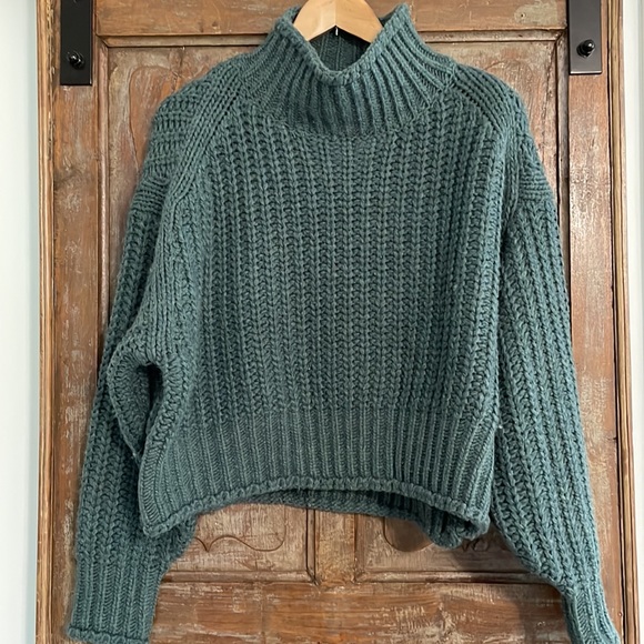 H&M Sweaters - H&M Chunky Knit Sweater Size M